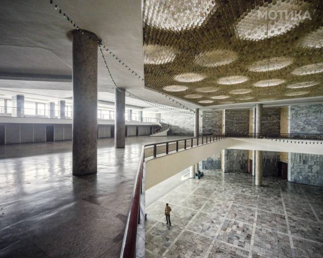 fascinating_photos_from_architecture_tour_of_north_koreas_capital_pyongyang_640_12