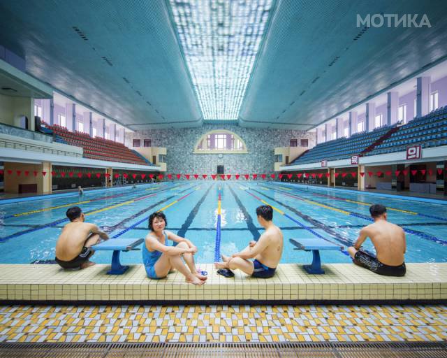 fascinating_photos_from_architecture_tour_of_north_koreas_capital_pyongyang_640_13