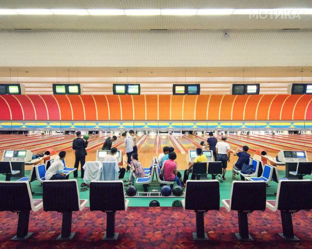 fascinating_photos_from_architecture_tour_of_north_koreas_capital_pyongyang_640_14