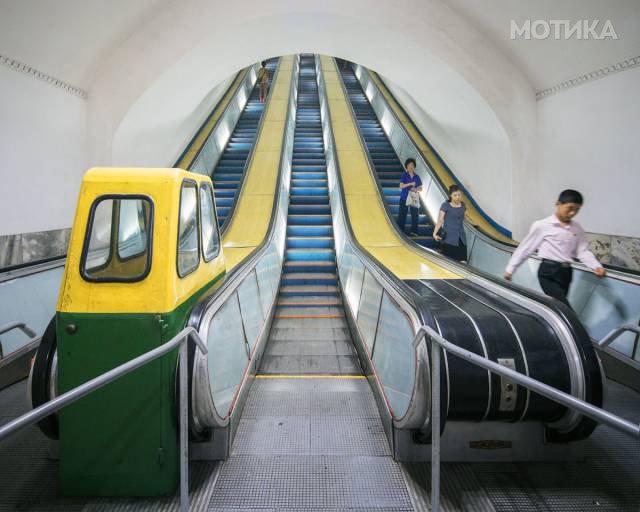 fascinating_photos_from_architecture_tour_of_north_koreas_capital_pyongyang_640_15