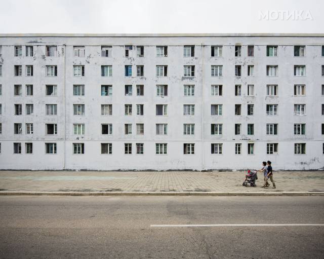 fascinating_photos_from_architecture_tour_of_north_koreas_capital_pyongyang_640_20