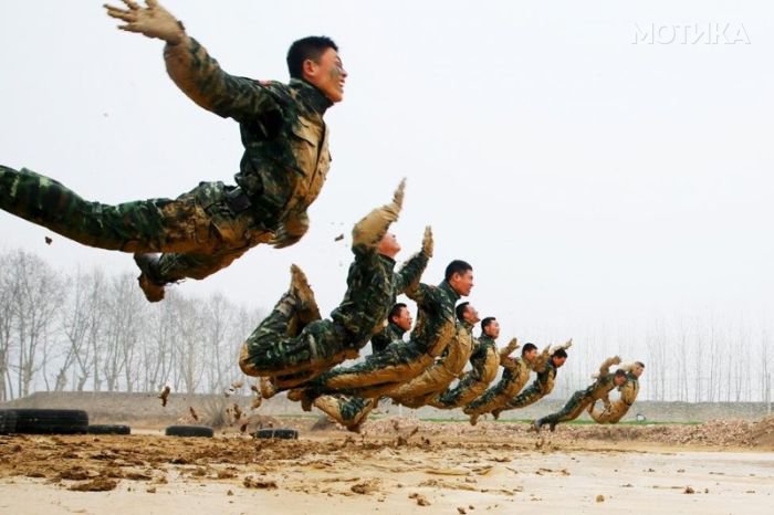 A group of special paramilitary policemen participate in a training session in Suzhou