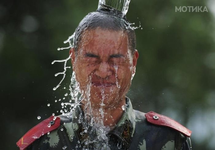 A paramilitary policeman cools himself down during a regular training session in Hefei