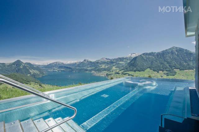 this_gorgeous_infinity_pool_in_the_swiss_alps_is_dubbed_the_stairway_to_heaven_640_01