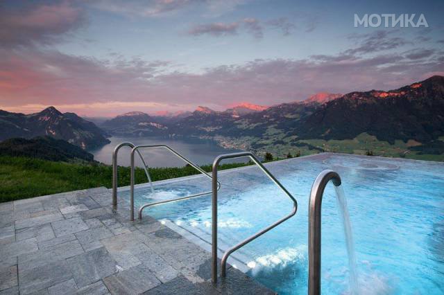 this_gorgeous_infinity_pool_in_the_swiss_alps_is_dubbed_the_stairway_to_heaven_640_03