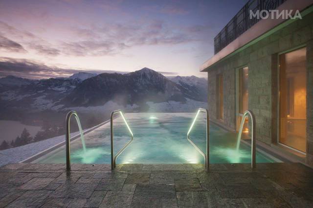 this_gorgeous_infinity_pool_in_the_swiss_alps_is_dubbed_the_stairway_to_heaven_640_05