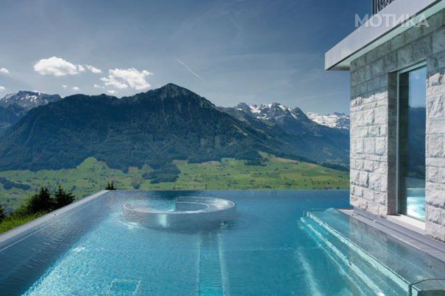 this_gorgeous_infinity_pool_in_the_swiss_alps_is_dubbed_the_stairway_to_heaven_640_10