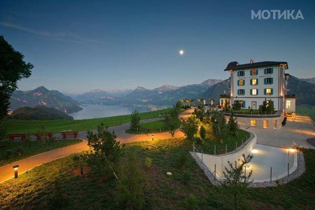 this_gorgeous_infinity_pool_in_the_swiss_alps_is_dubbed_the_stairway_to_heaven_640_15