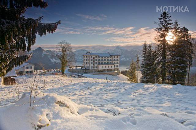 this_gorgeous_infinity_pool_in_the_swiss_alps_is_dubbed_the_stairway_to_heaven_640_17