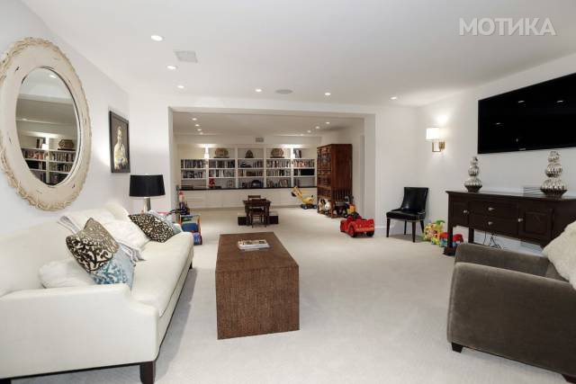 obama_familys_new_home_not_white_house_but_still_very_classy_640_21