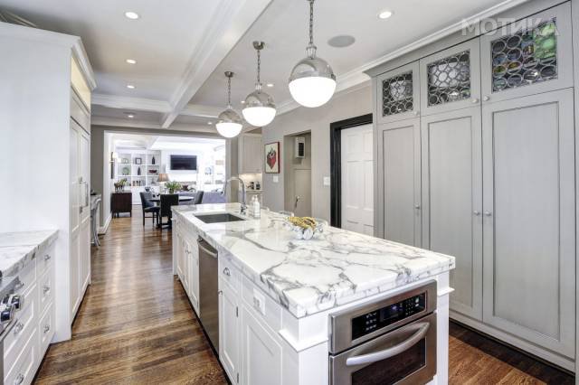 obama_familys_new_home_not_white_house_but_still_very_classy_640_23