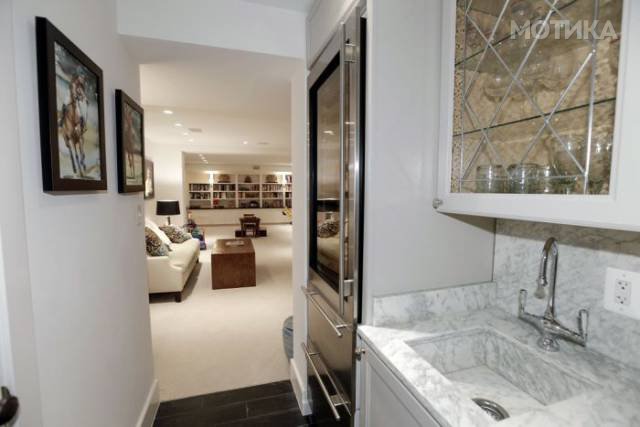 obama_familys_new_home_not_white_house_but_still_very_classy_640_24