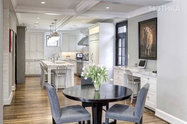 obama_familys_new_home_not_white_house_but_still_very_classy_640_25