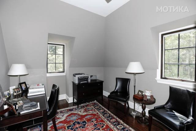 obama_familys_new_home_not_white_house_but_still_very_classy_640_39
