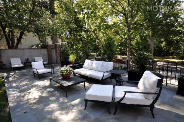 obama_familys_new_home_not_white_house_but_still_very_classy_QGXS1_640_23