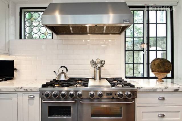 obama_familys_new_home_not_white_house_but_still_very_classy_Y4nf0_640_25
