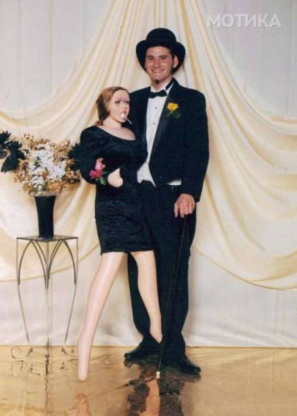 when_you_have_nobody_to_take_as_a_date_for_your_prom_be_creative_640_15