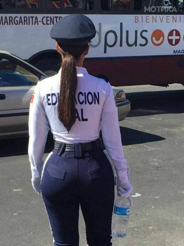 wow_this_mexican_policewoman_could_engage_in_some_very_hot_pursuits_640_high_03